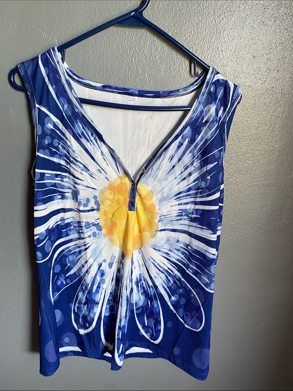 Sleeveless Blue Daisy-Print Zip-Front Women’s Top